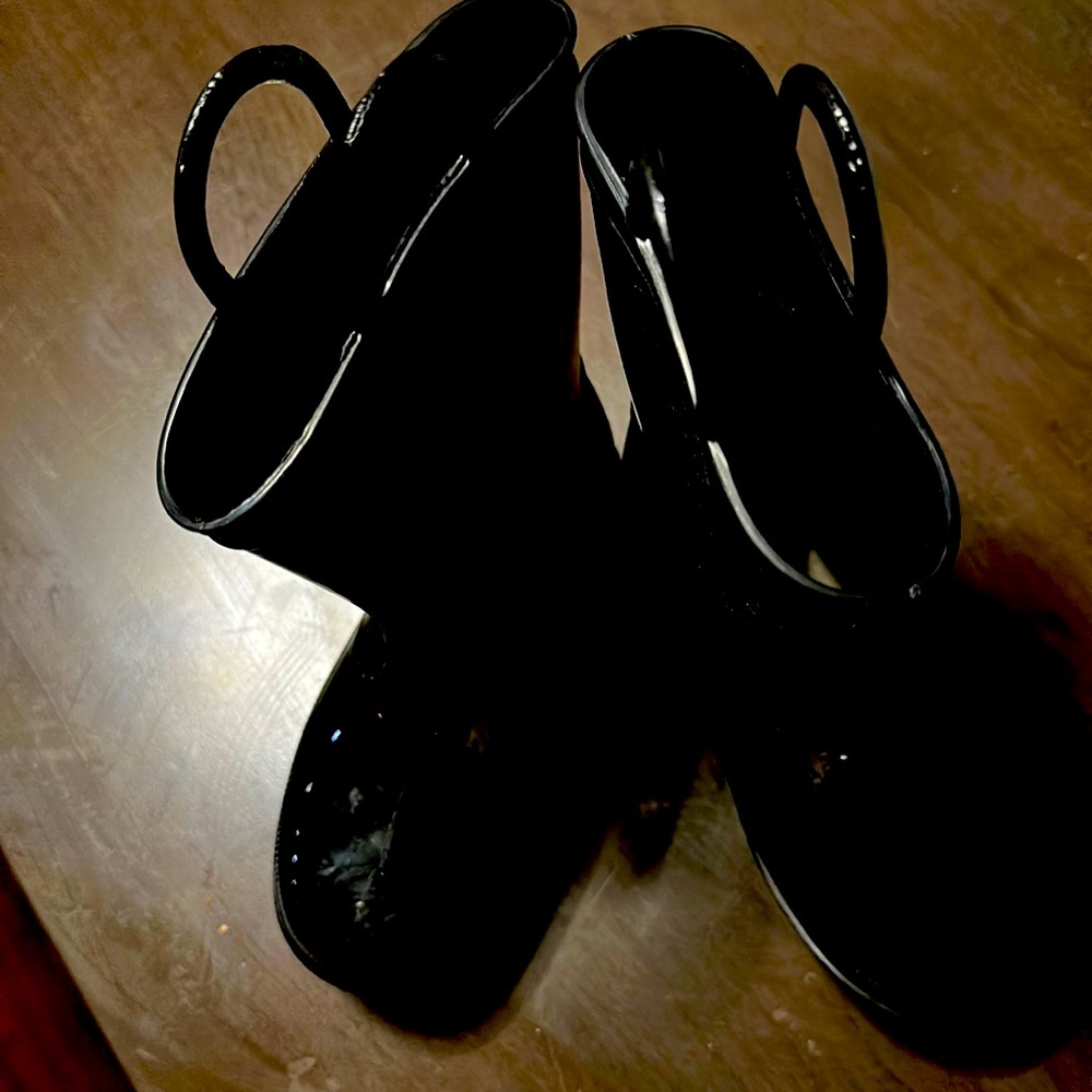 Black zoogs rain boots girls size 11